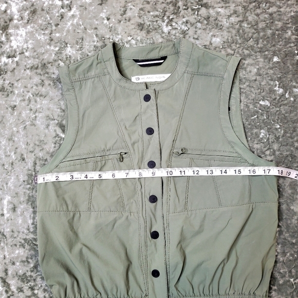 Blanc Noir Caravan Green Short-Sleeve Button-Up Romper Size: S - Picture 6 of 12